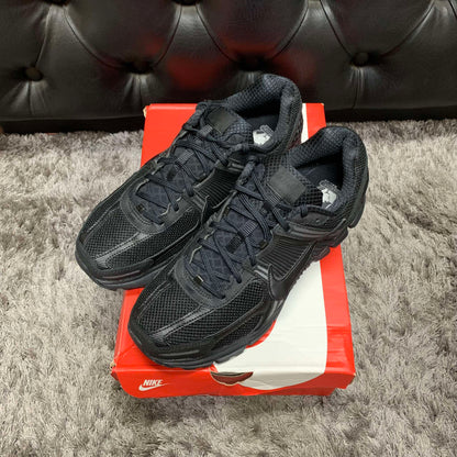 Nike Vomero 5 Triple Black size 11 used