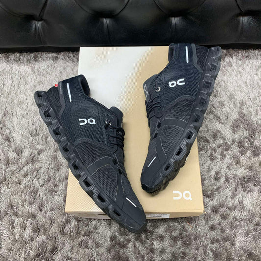 ON Cloud 5 Black size 11 used