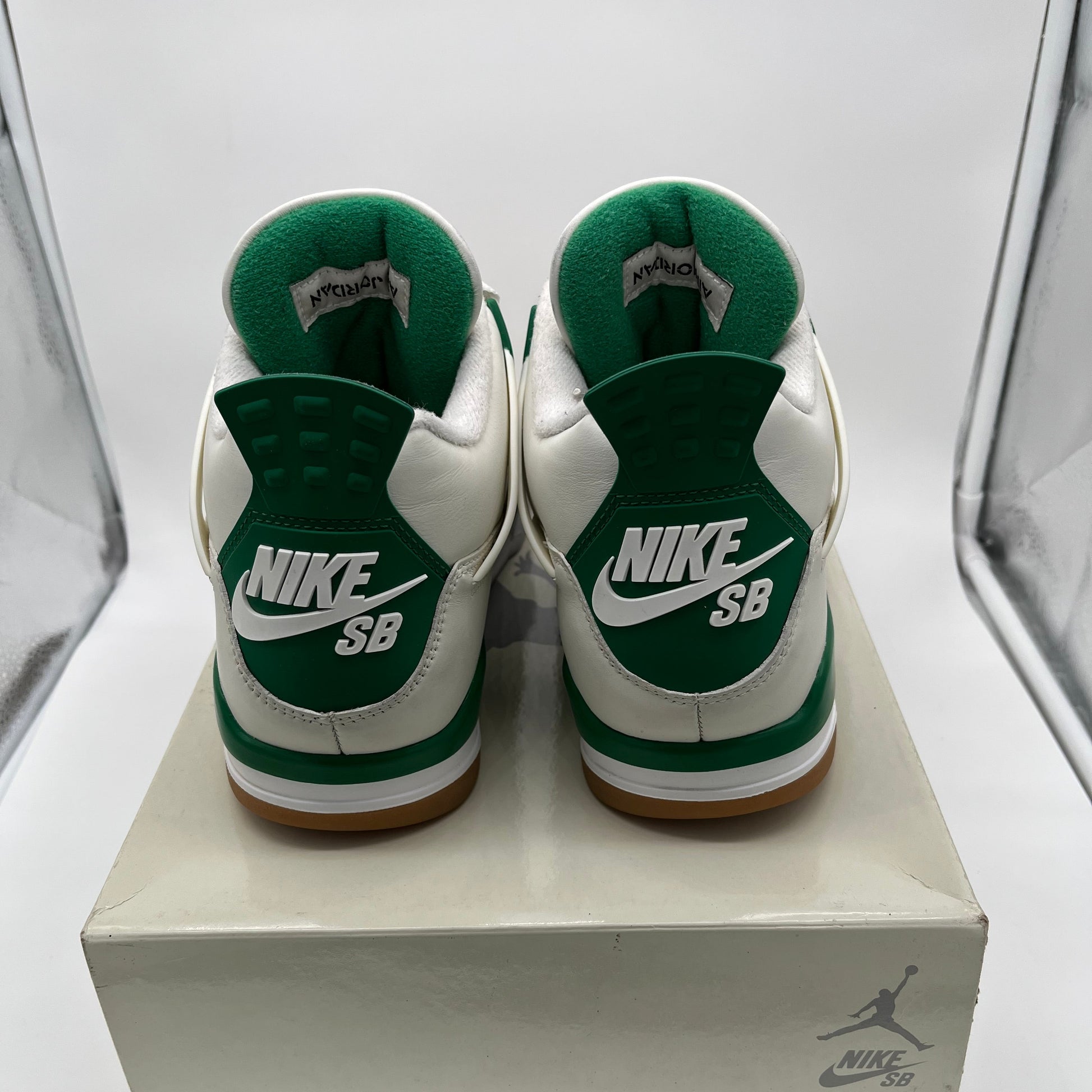 Jordan 4 SB Pine Green sz 9 [USED]
