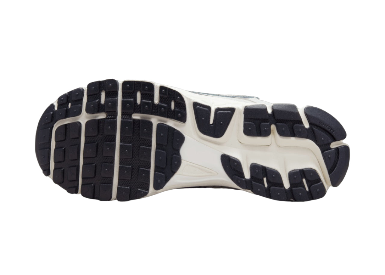 Nike Vomero 5 "Photon Dust Metallic Silver" FD0884-025 Outsole View